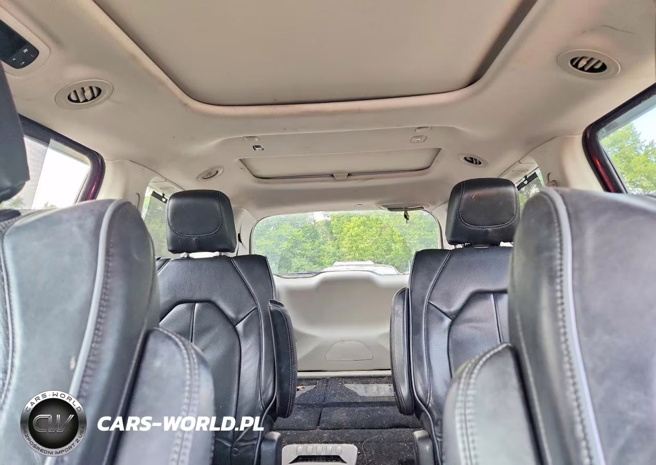 2018 Chrysler Pacifica Limited VIN:2C4RC1GG8JR170900 - 10