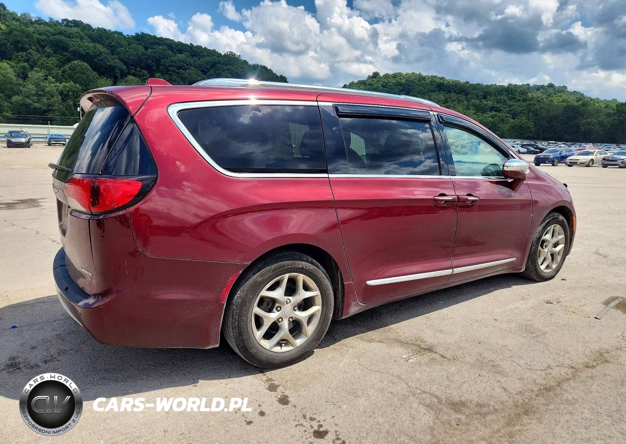 2018 Chrysler Pacifica Limited VIN:2C4RC1GG8JR170900 - 3