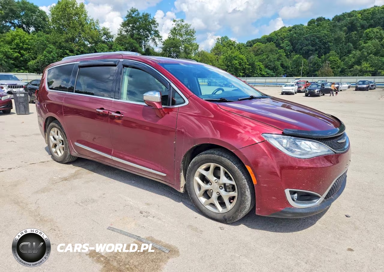 2018 Chrysler Pacifica Limited VIN:2C4RC1GG8JR170900 - 4