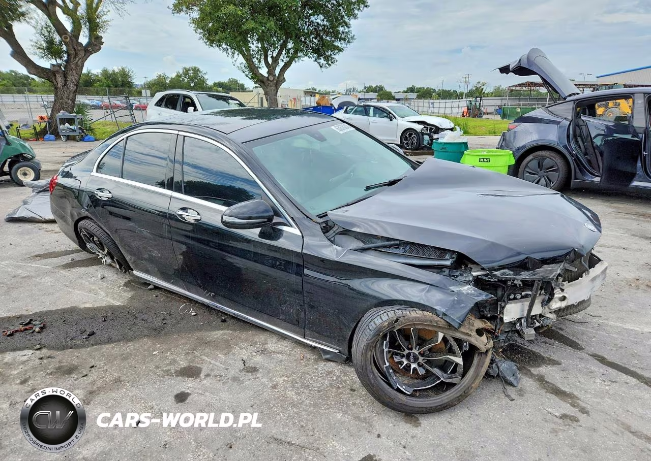 2016 Mercedes-Benz C 300 VIN:55SWF4JB0GU101453 - 4