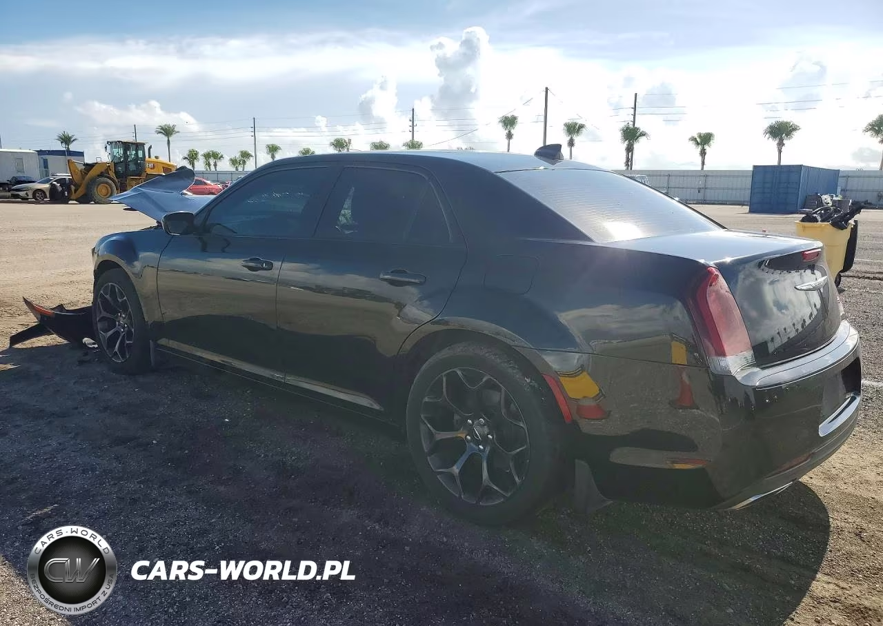 2019 Chrysler 300 Touring VIN:2C3CCAAG6KH747272 - 2