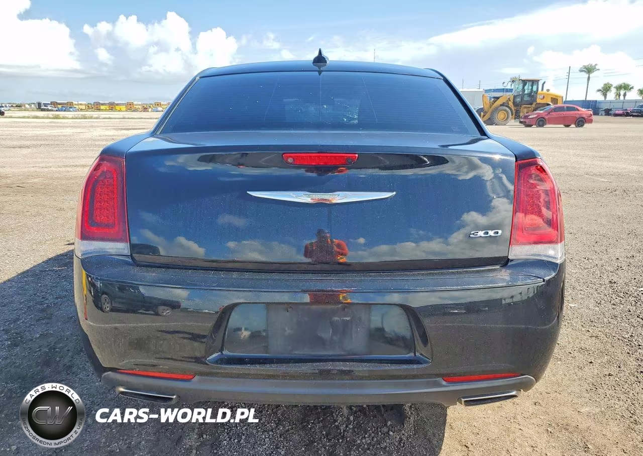 2019 Chrysler 300 Touring VIN:2C3CCAAG6KH747272 - 6