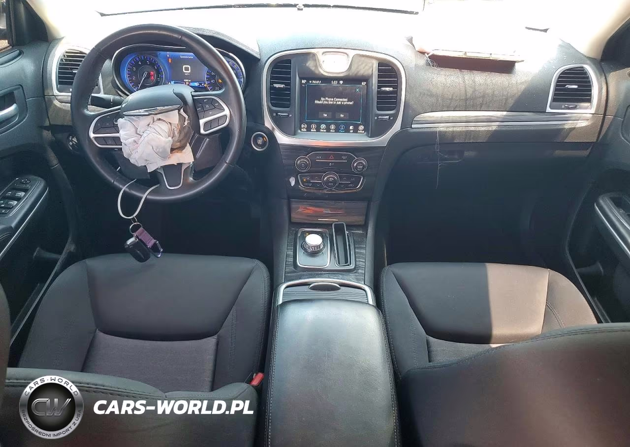 2019 Chrysler 300 Touring VIN:2C3CCAAG6KH747272 - 8