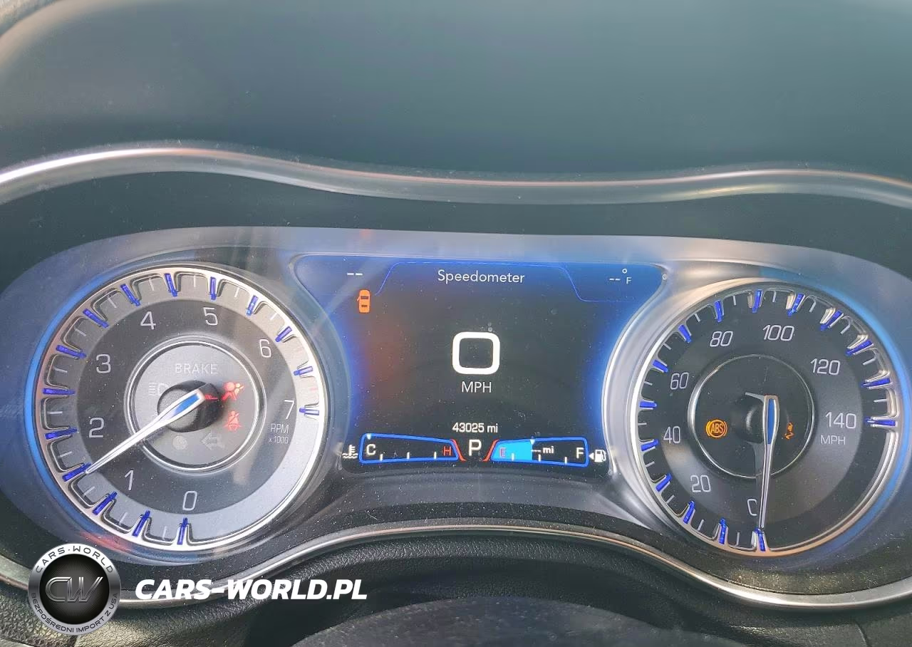 2019 Chrysler 300 Touring VIN:2C3CCAAG6KH747272 - 9