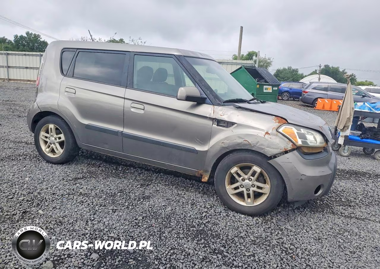 2010 Kia Soul + VIN:KNDJT2A22A7170652 - 4