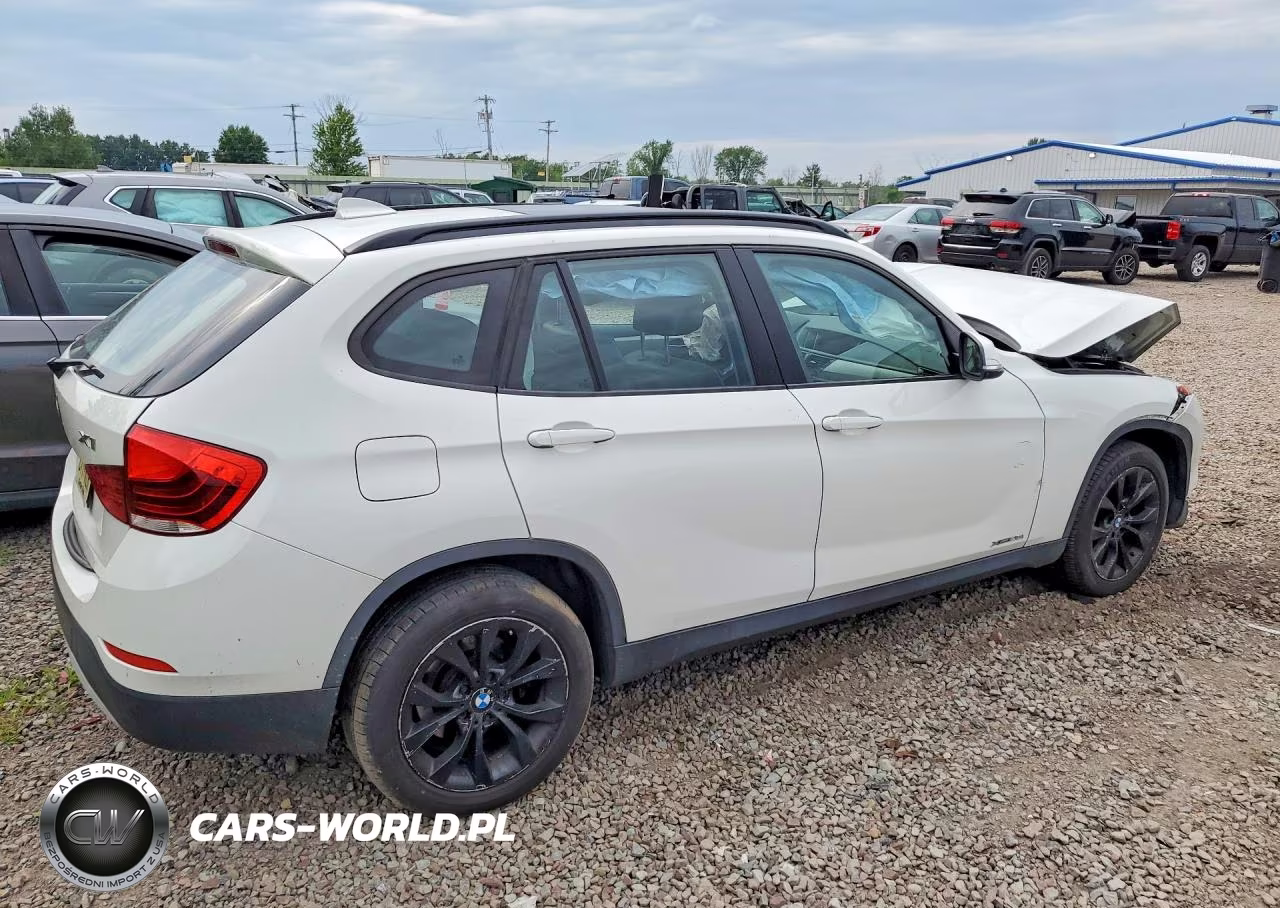 2014 BMW X1 xDrive28I VIN:WBAVL1C50EVY10598 - 3