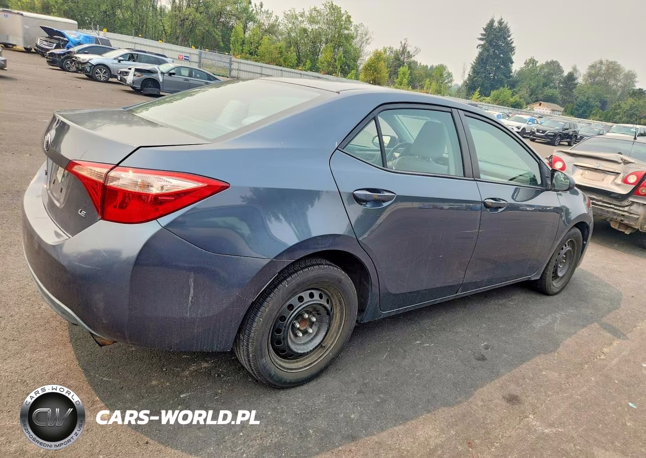 2017 Toyota Corolla Le VIN:2T1BURHE6HC812471 - 3