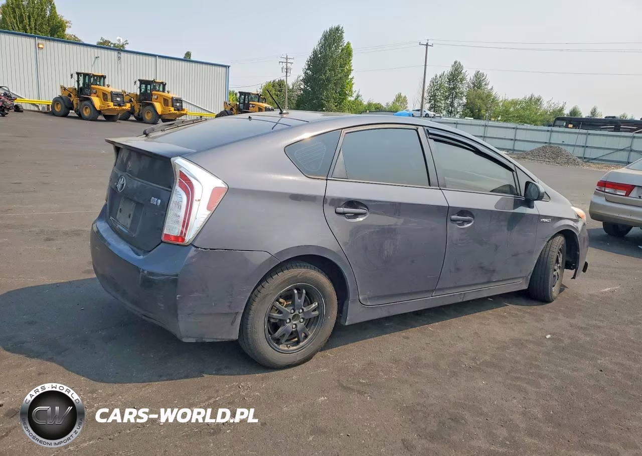 2015 Toyota Prius Two VIN:JTDKN3DU1F0479630 - 3