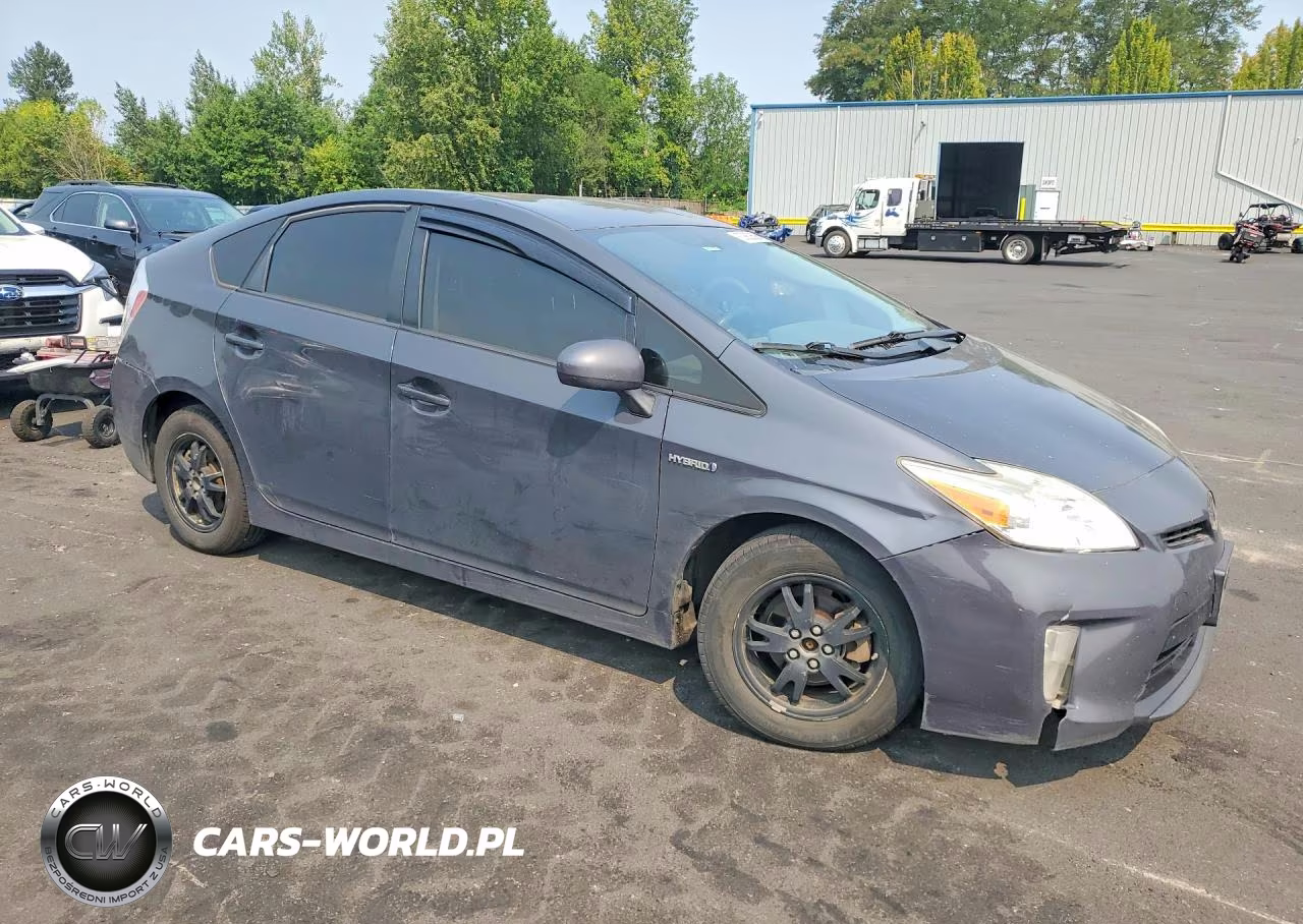 2015 Toyota Prius Two VIN:JTDKN3DU1F0479630 - 4