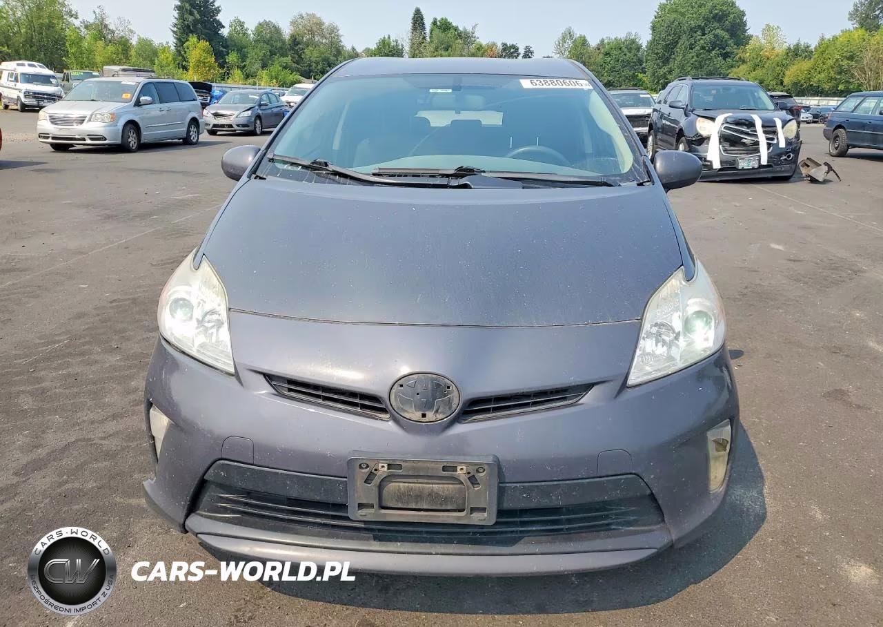 2015 Toyota Prius Two VIN:JTDKN3DU1F0479630 - 5