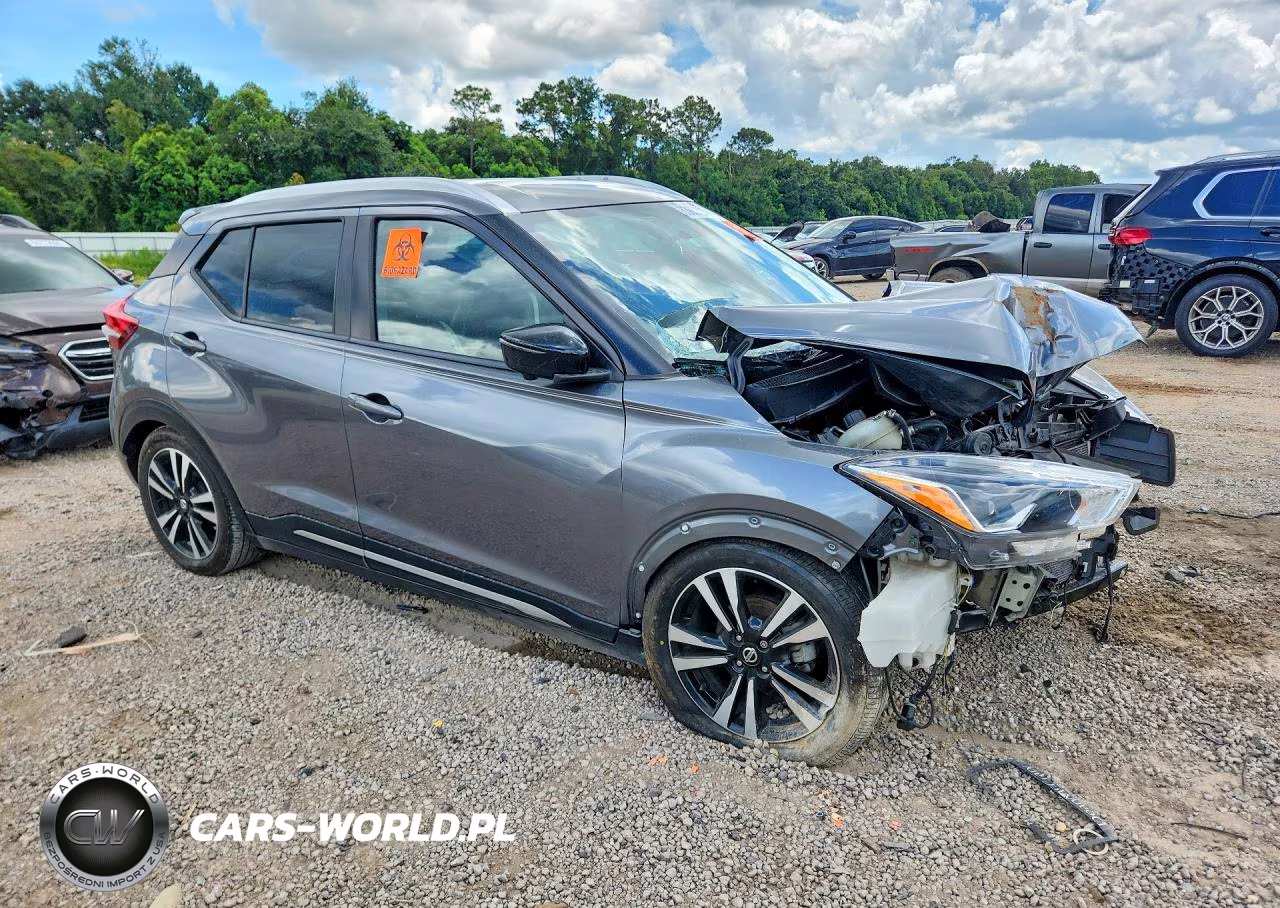 2018 Nissan Kicks Sr VIN:3N1CP5CU9JL545125 - 4