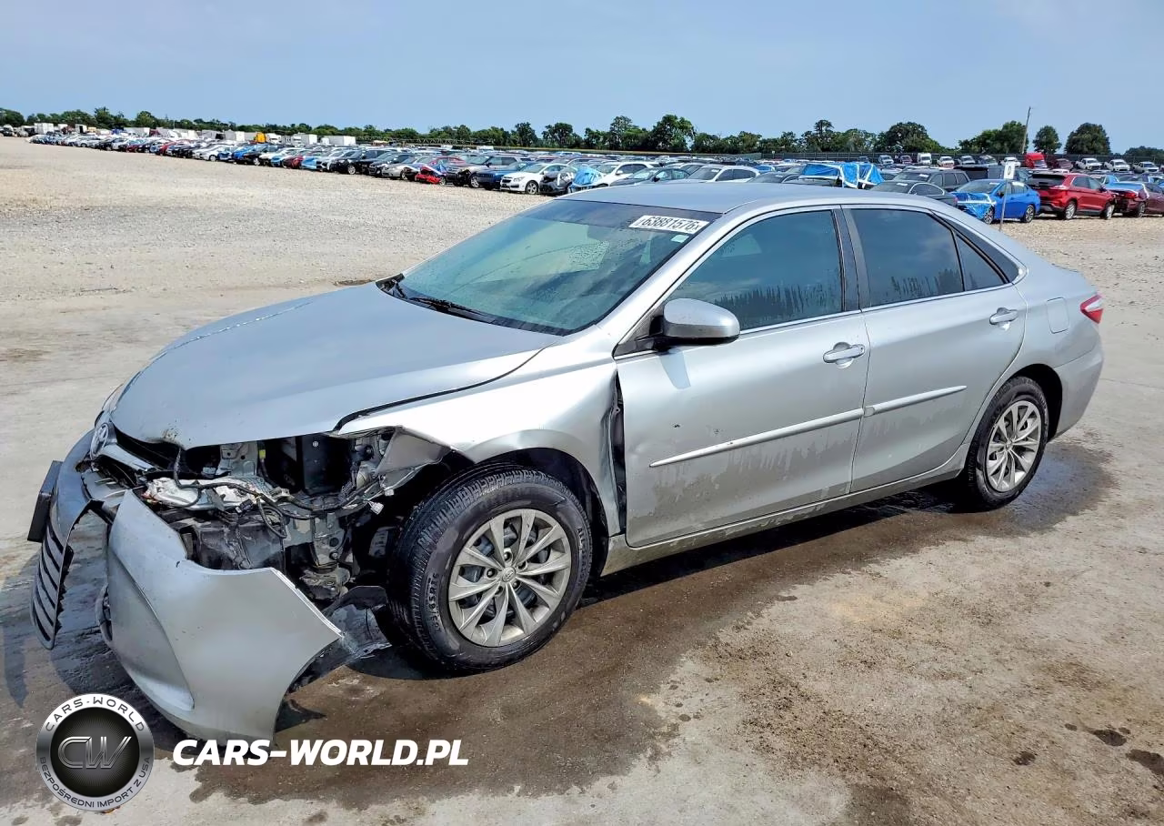 2015 Toyota Camry Le – zdjęcie 1 z 13