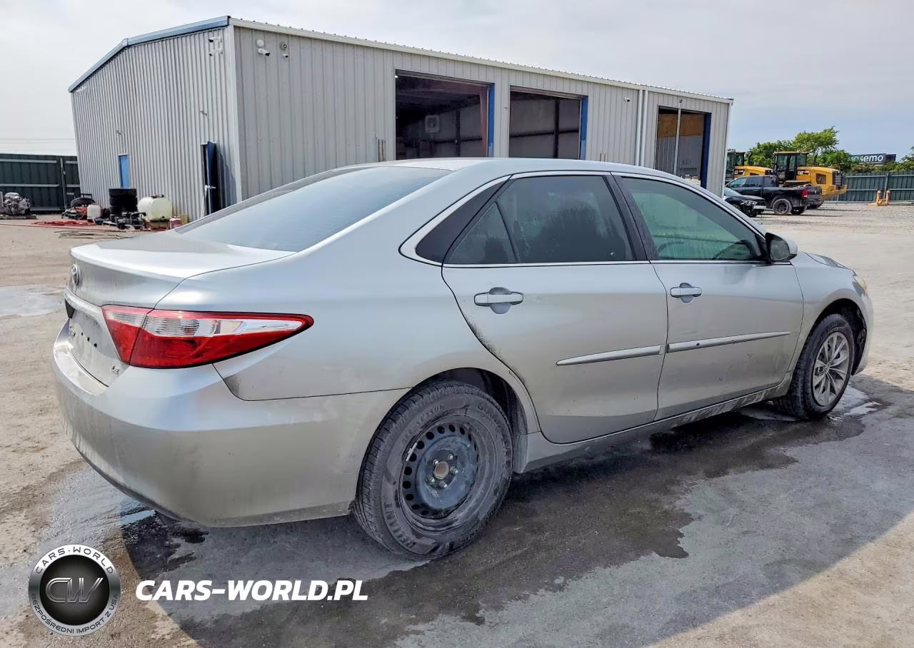 2015 Toyota Camry Le VIN:4T1BF1FK8FU066413 - 3