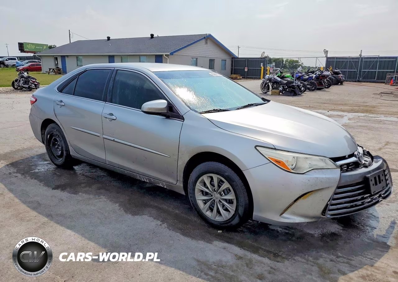 2015 Toyota Camry Le VIN:4T1BF1FK8FU066413 - 4