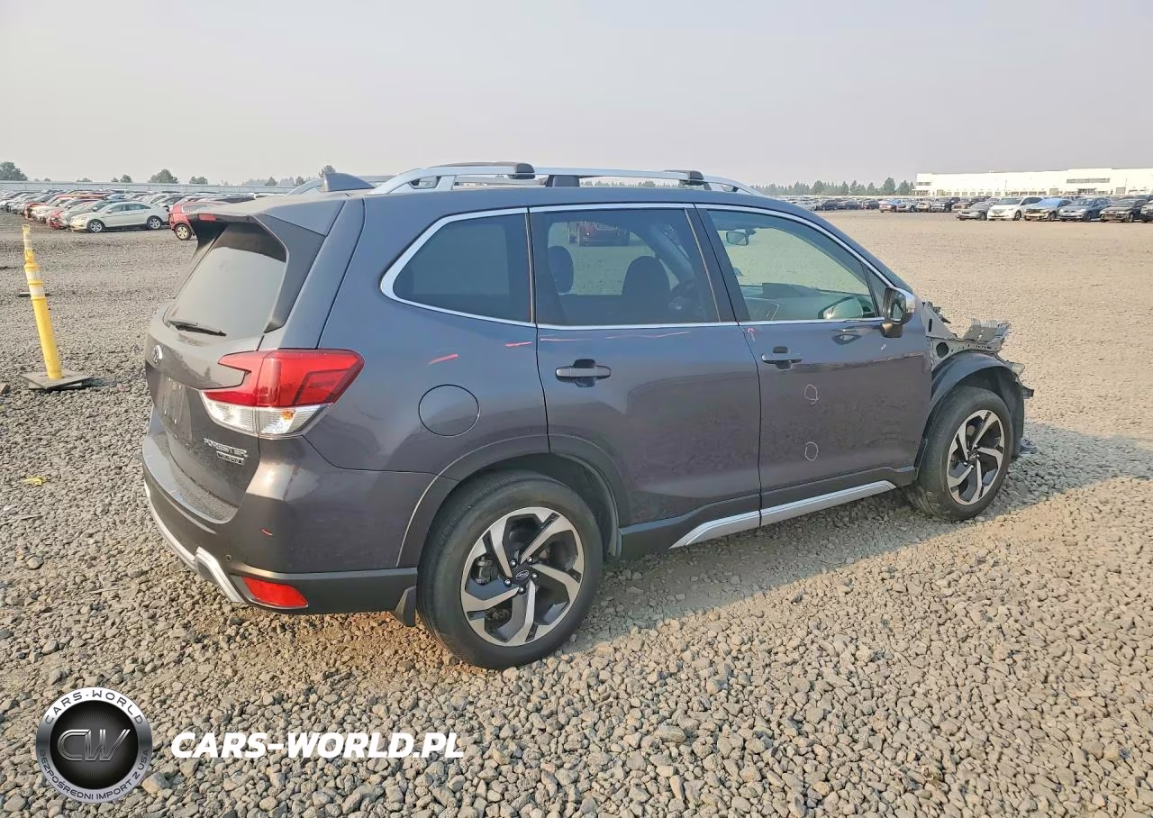 2022 Subaru Forester Touring VIN:JF2SKARC7NH426672 - 3