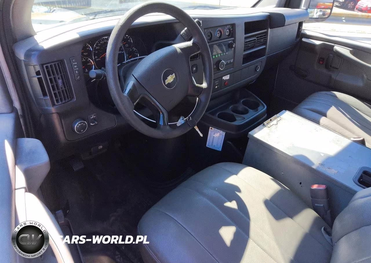 2012 Chevrolet Express G2500 VIN:1GCWGFCB6C1107655 - 8