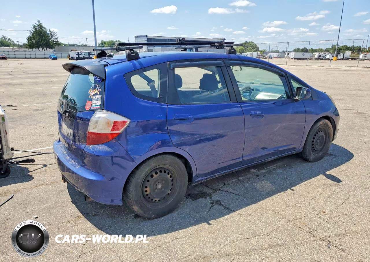 2013 Honda Fit VIN:JHMGE8H34DC045703 - 3