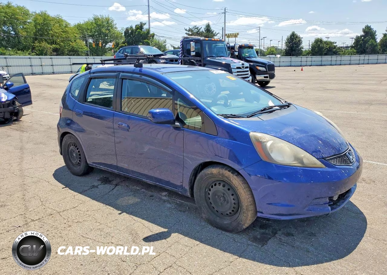 2013 Honda Fit VIN:JHMGE8H34DC045703 - 4