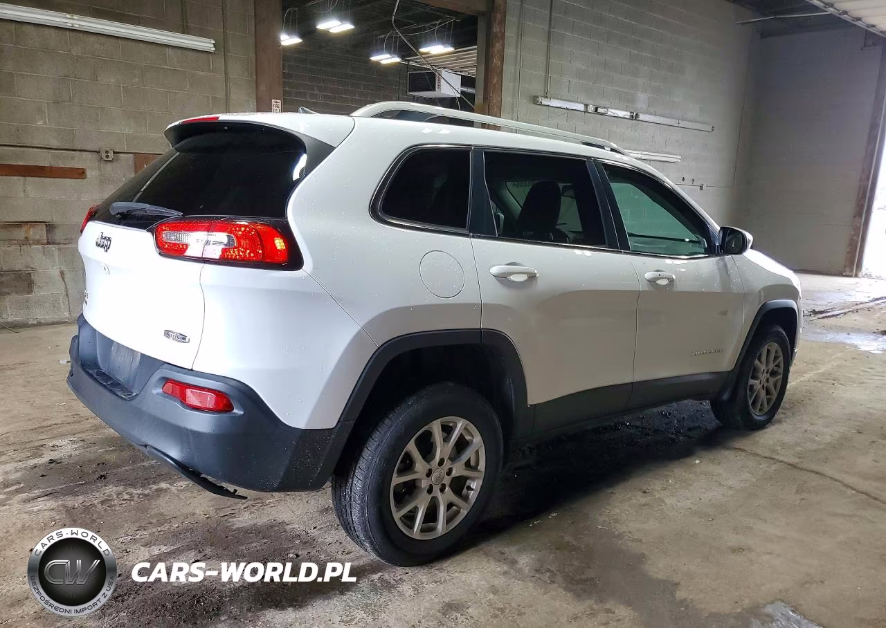2016 Jeep Cherokee Latitude VIN:1C4PJMCB6GW103057 - 3