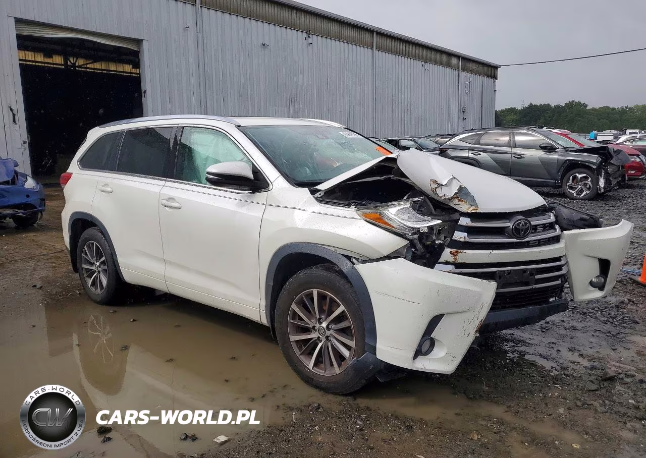 2018 Toyota Highlander Xle VIN:5TDJZRFH3JS872991 - 4