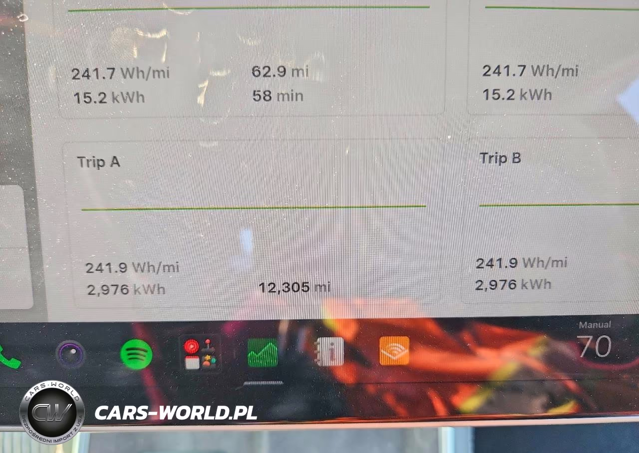 2026 Tesla Model Y VIN:7SAYGDED7TF596282 - 9