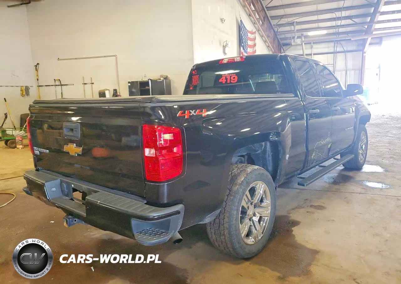 2018 Chevrolet Silverado K1500 Custom VIN:1GCVKPEH1JZ322005 - 3
