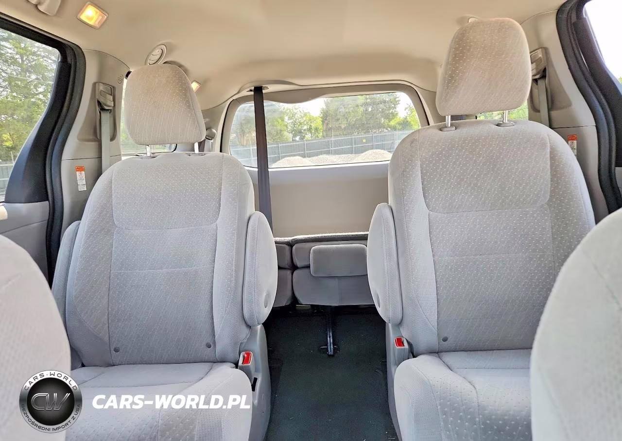 2020 Toyota Sienna Le VIN:5TDJZ3DC2LS240152 - 10