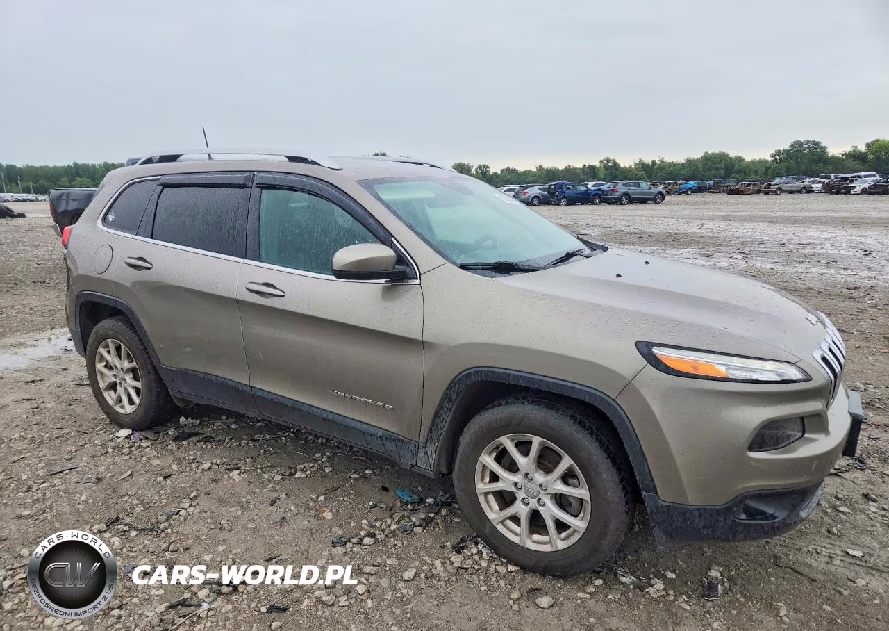2017 Jeep Cherokee Latitude VIN:1C4PJMCS4HW636350 - 4