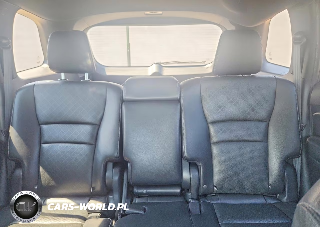 2019 Honda Passport Elite VIN:5FNYF8H06KB004627 - 10
