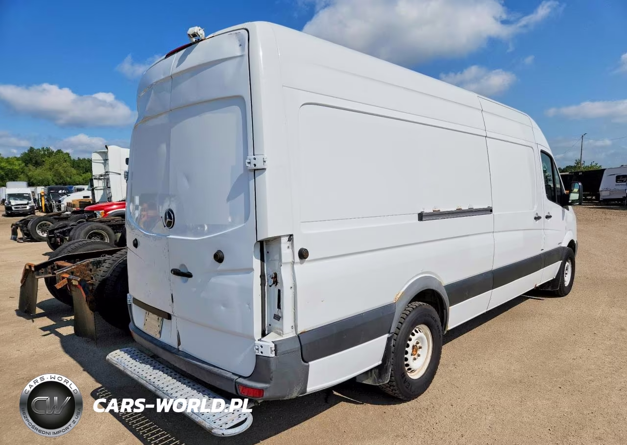 2014 Mercedes-Benz Sprinter 2500 Delivery Van VIN:WD3PE8DE4E5831672 - 3