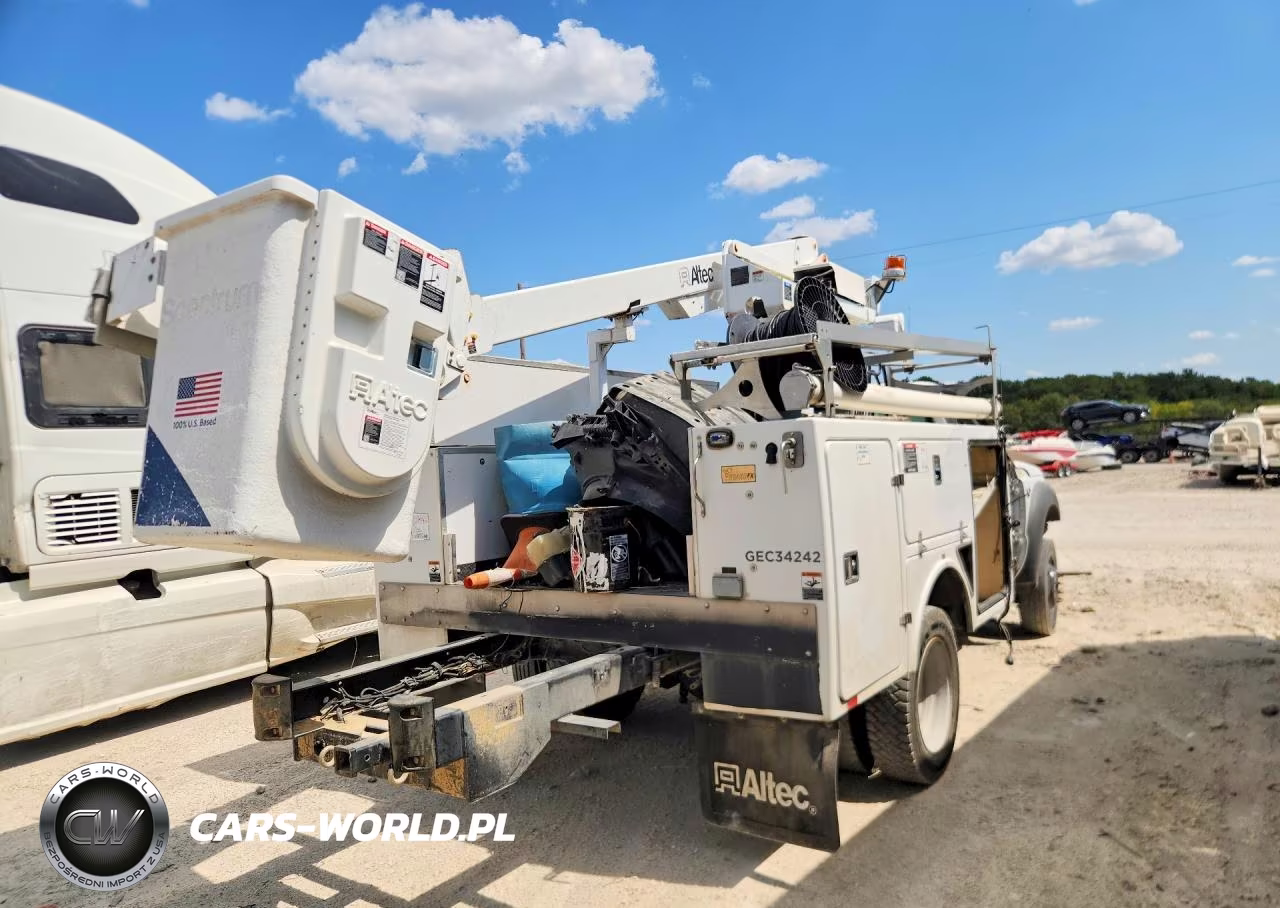 2016 Ford F450 Super Duty Bucket Truck VIN:1FDUF4GT8GEC34242 - 3