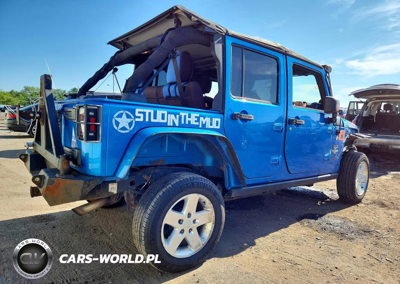 2014 Jeep Wrangler Unlimited Sport VIN:1C4BJWDG9EL165440 - 3