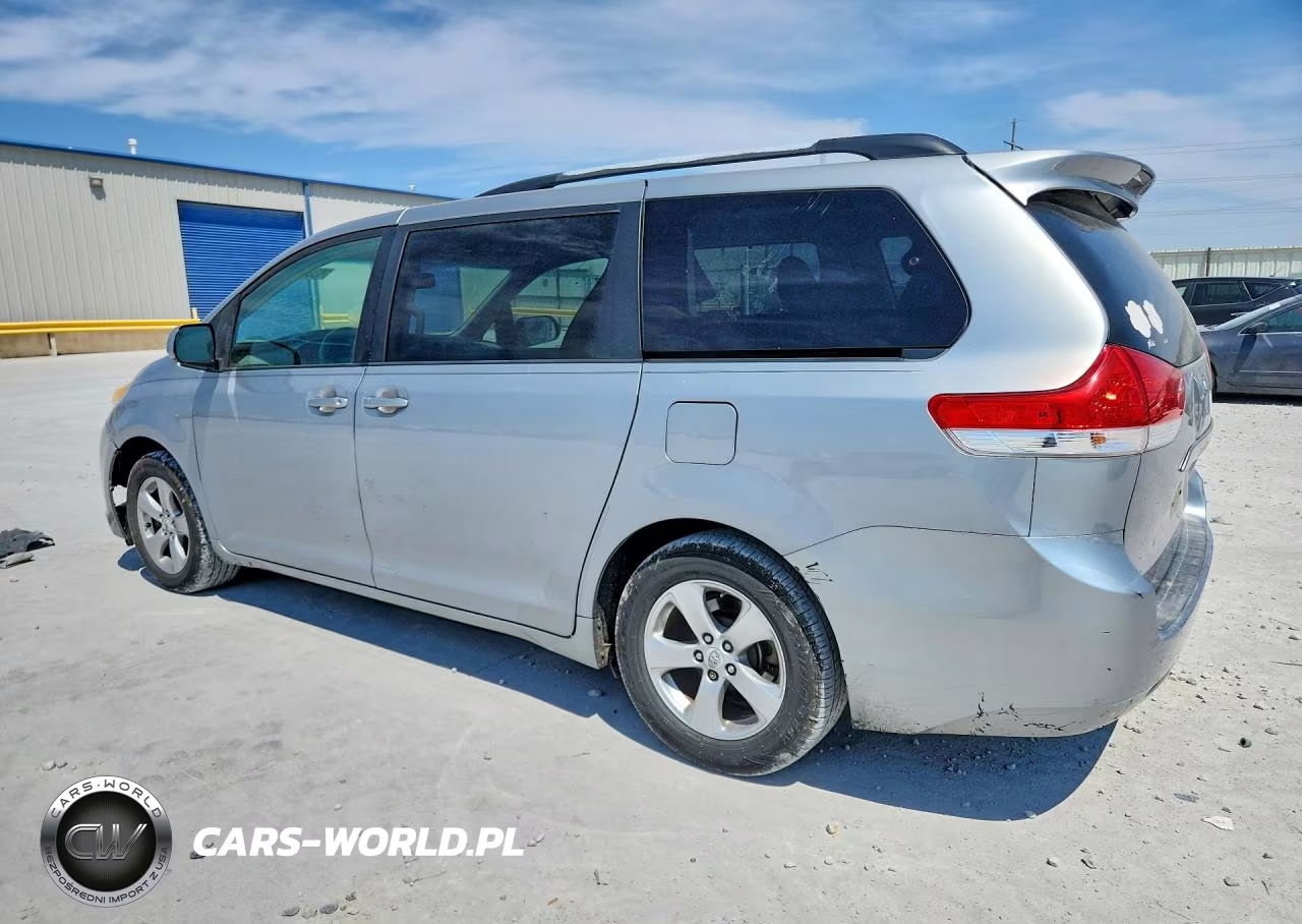 2011 Toyota Sienna Le VIN:5TDKK3DC8BS165805 - 2