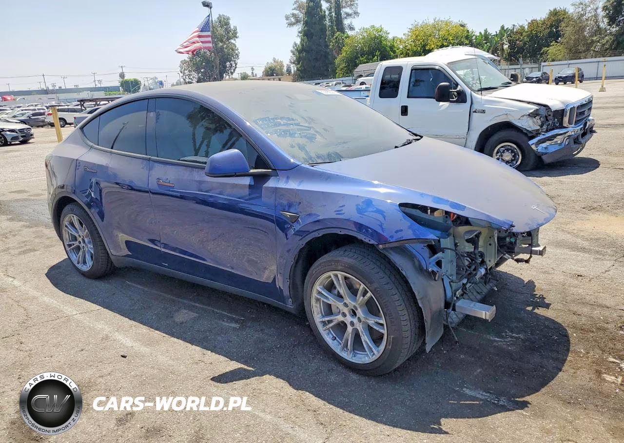 2023 Tesla Model Y VIN:7SAYGDED8PF960571 - 4