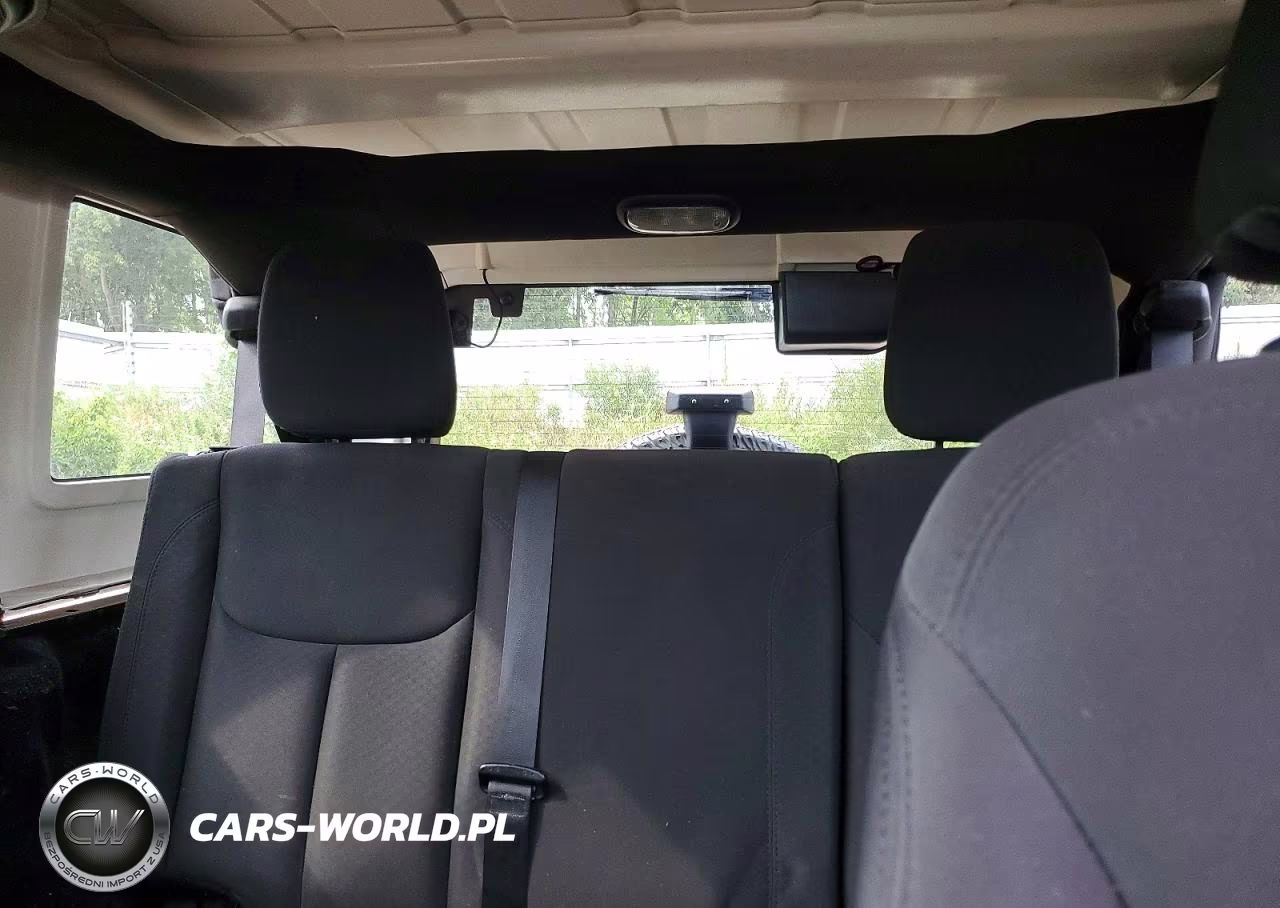 2015 Jeep Wrangler Unlimited Sport VIN:1C4BJWDG4FL588766 - 10