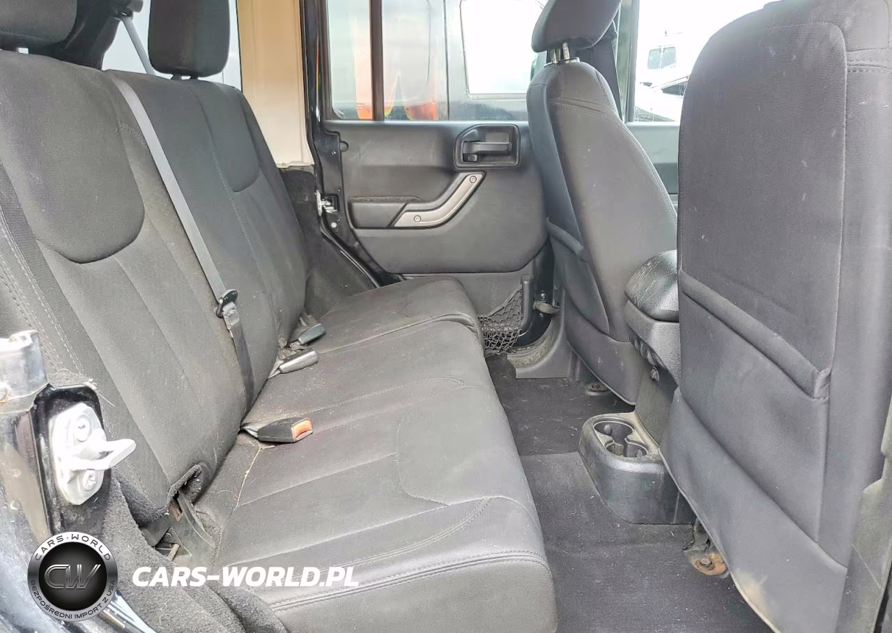 2015 Jeep Wrangler Unlimited Sport VIN:1C4BJWDG4FL588766 - 11