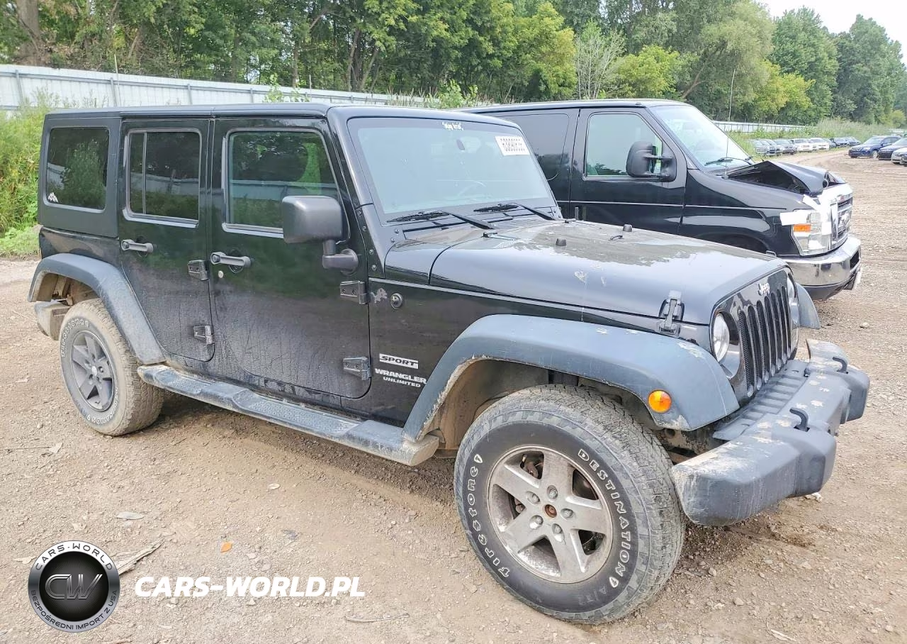 2015 Jeep Wrangler Unlimited Sport VIN:1C4BJWDG4FL588766 - 4