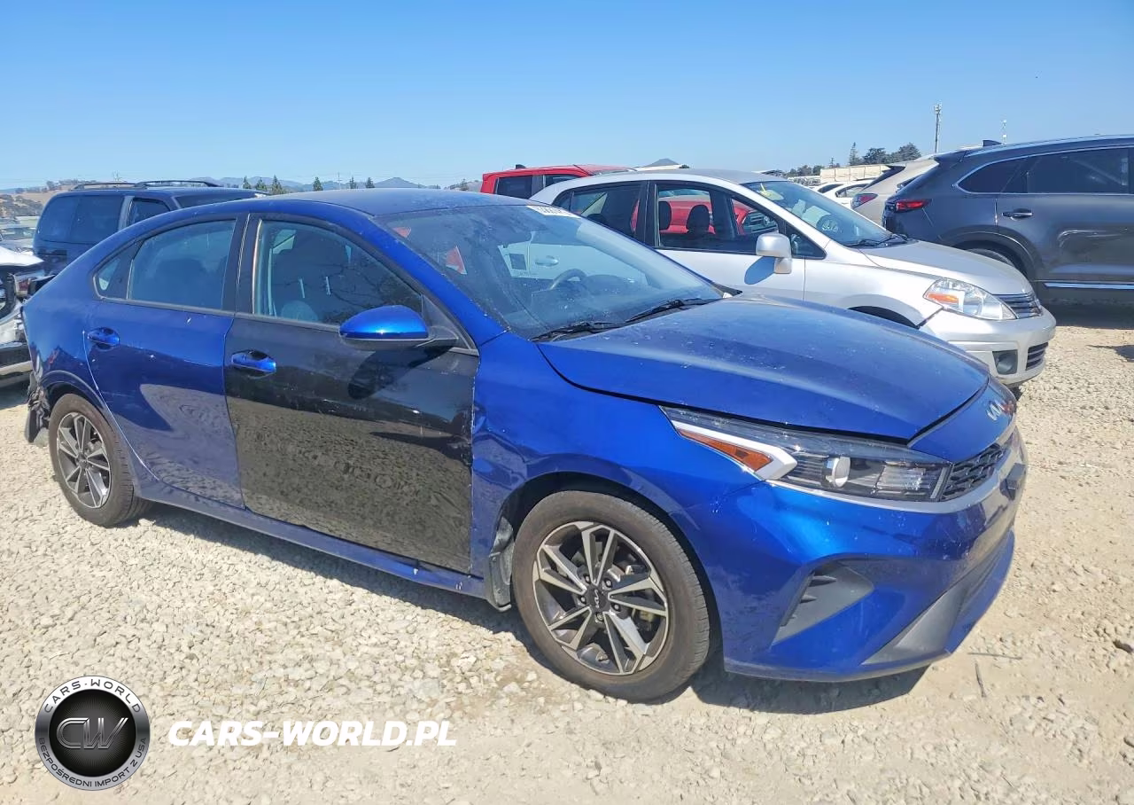 2023 Kia Forte Lxs VIN:3KPF24AD5PE620888 - 4