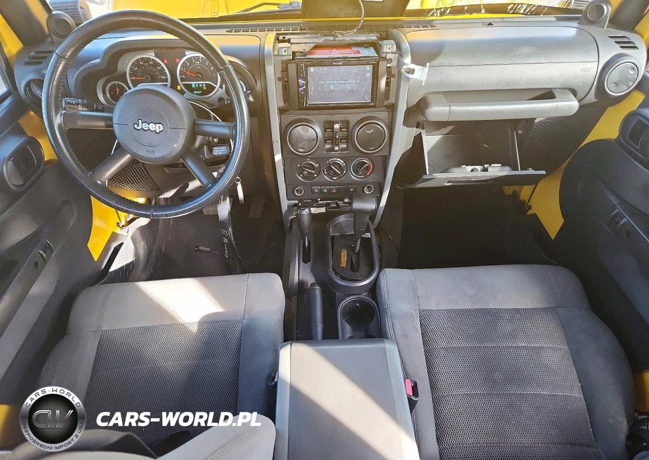 2008 Jeep Wrangler Unlimited Rubicon VIN:1J4GA69158L630983 - 8