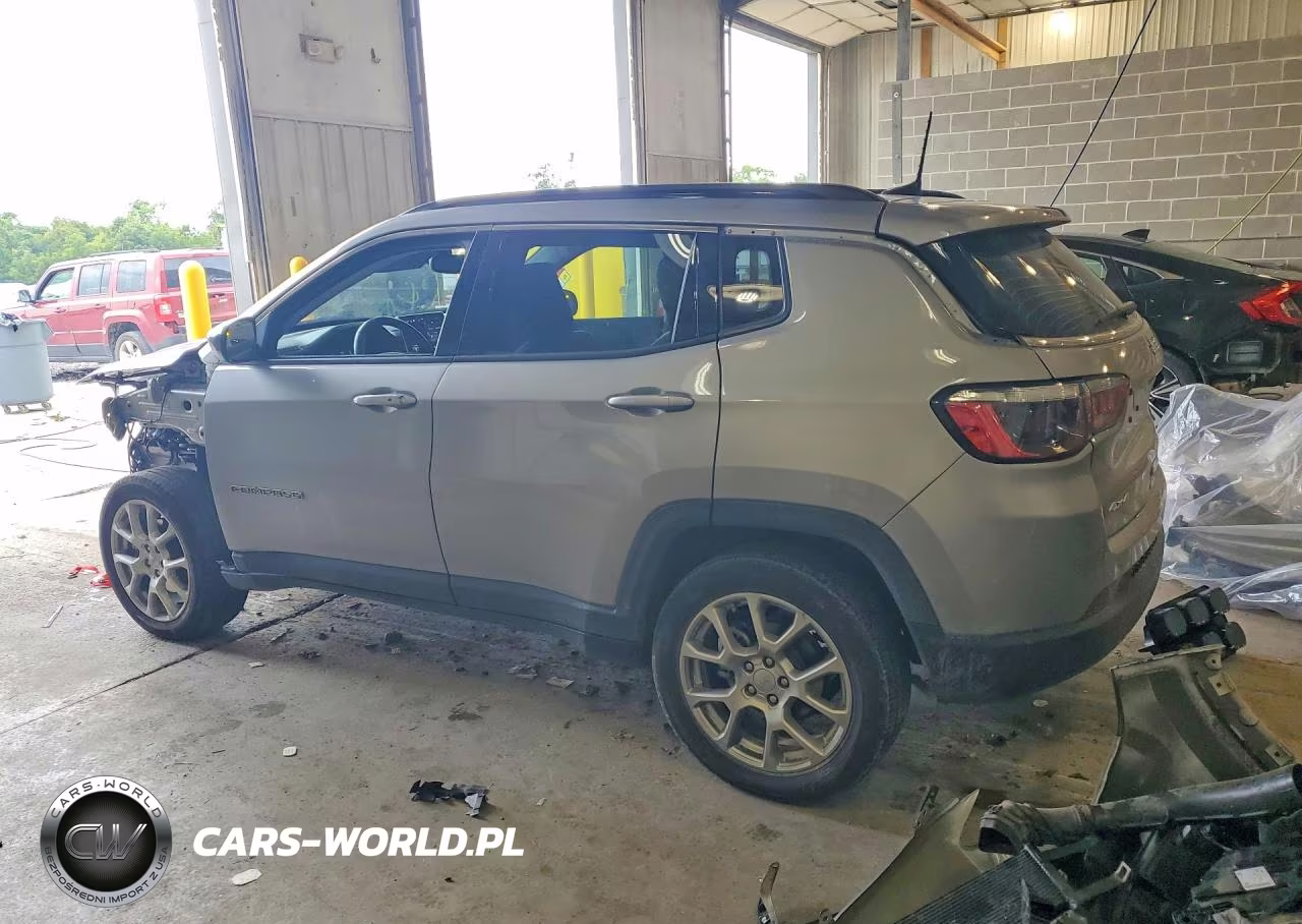 2022 Jeep Compass Latitude Lux VIN:3C4NJDFB2NT208202 - 2