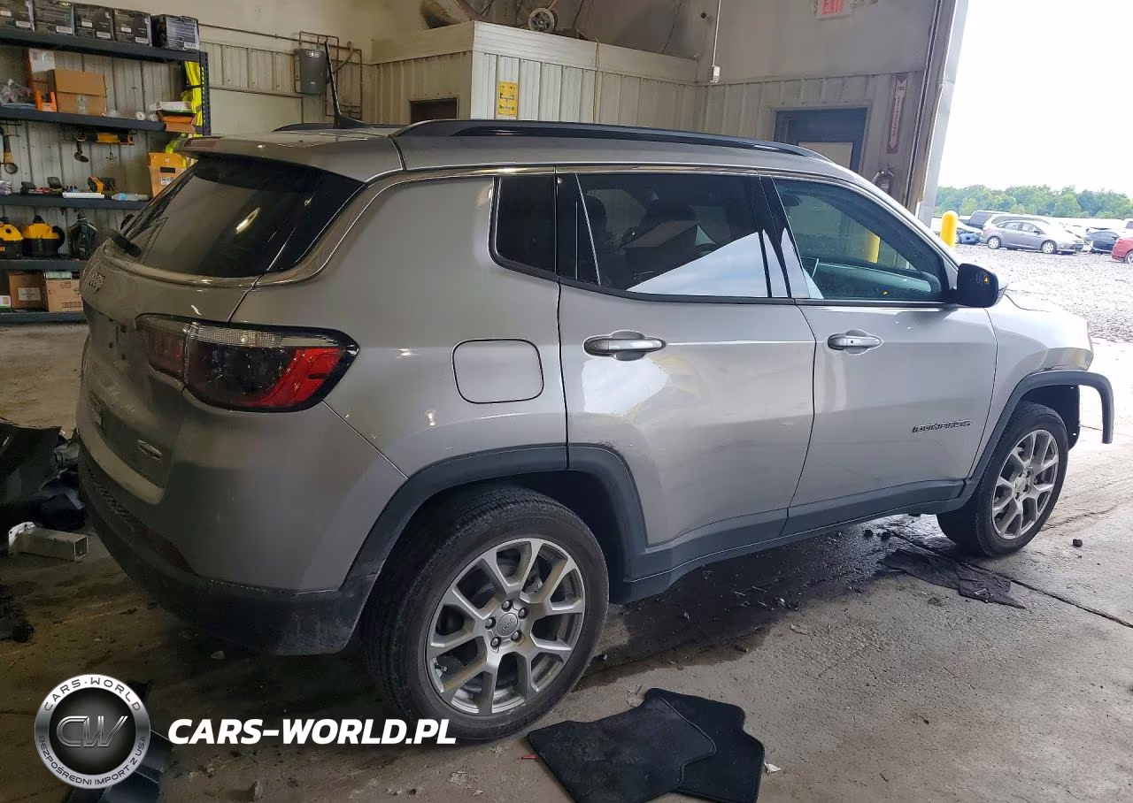 2022 Jeep Compass Latitude Lux VIN:3C4NJDFB2NT208202 - 3