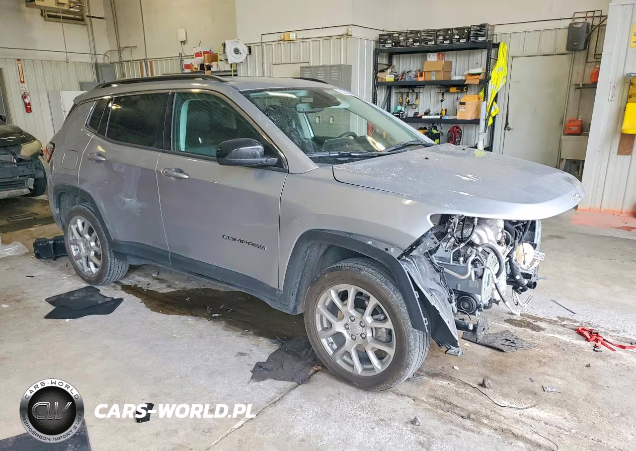 2022 Jeep Compass Latitude Lux VIN:3C4NJDFB2NT208202 - 4