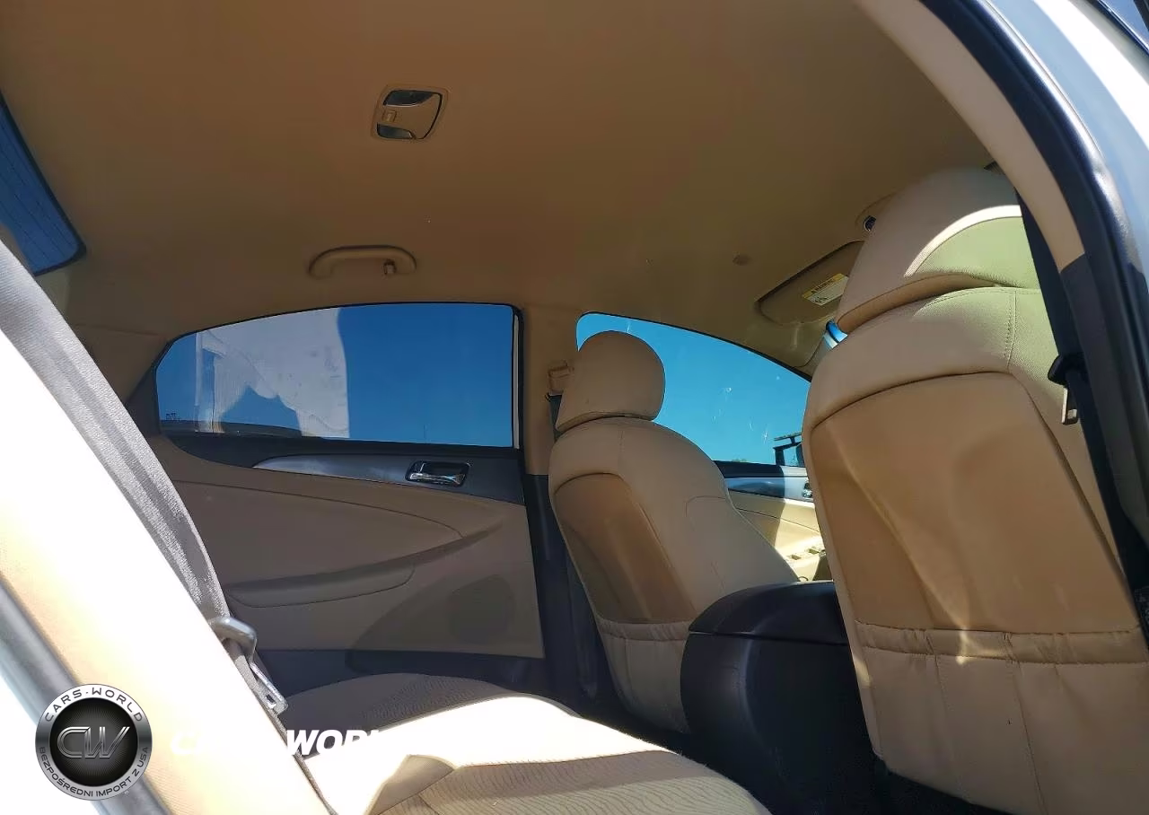 2015 Hyundai Sonata Hybrid Base VIN:KMHEC4A42FA137901 - 10