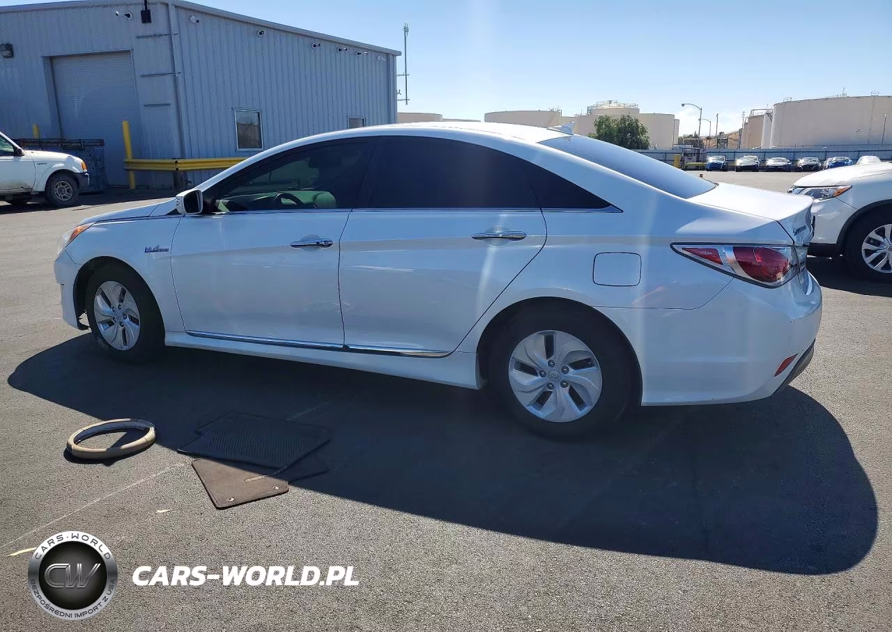 2015 Hyundai Sonata Hybrid Base VIN:KMHEC4A42FA137901 - 2