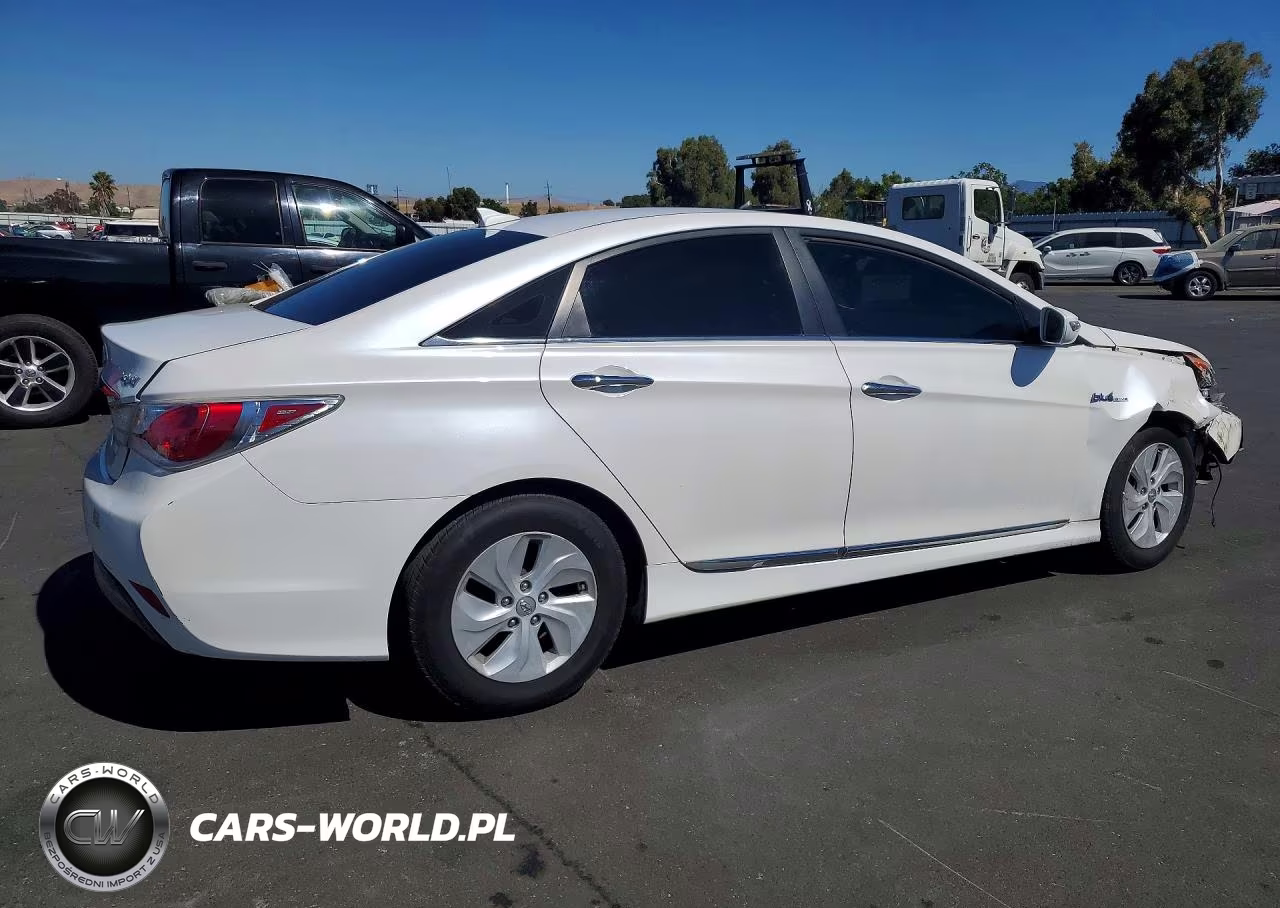 2015 Hyundai Sonata Hybrid Base VIN:KMHEC4A42FA137901 - 3