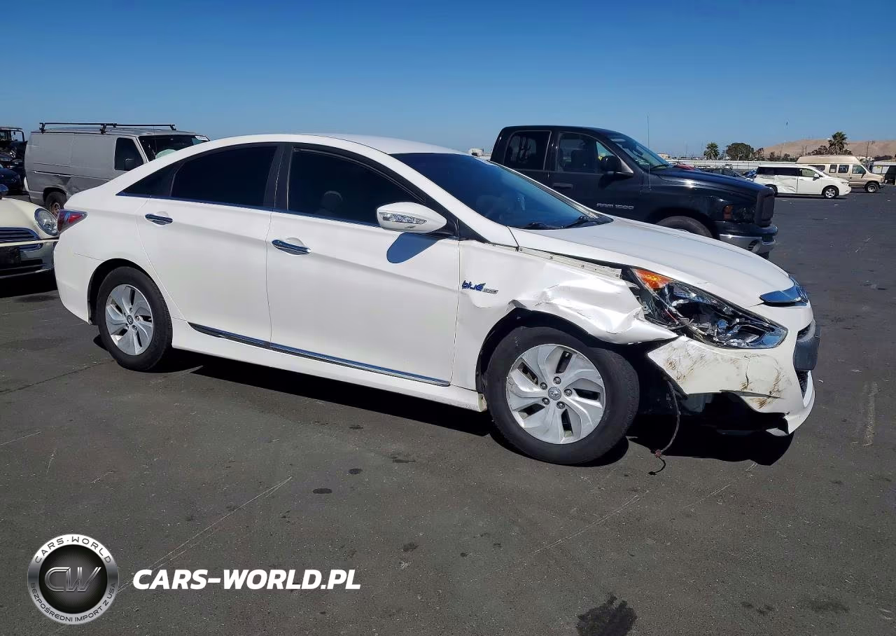 2015 Hyundai Sonata Hybrid Base VIN:KMHEC4A42FA137901 - 4