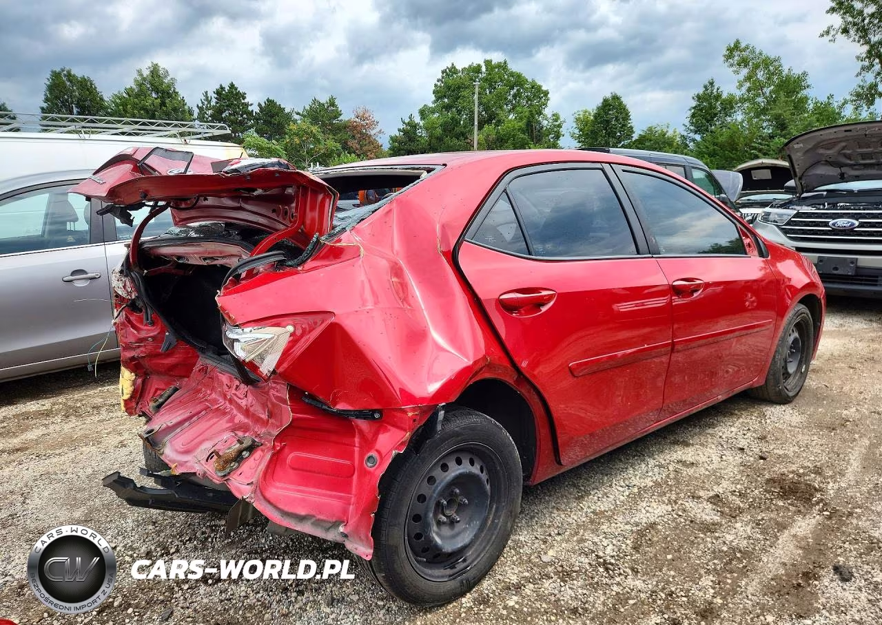 2015 Toyota Corolla Le VIN:2T1BURHE2FC250422 - 3