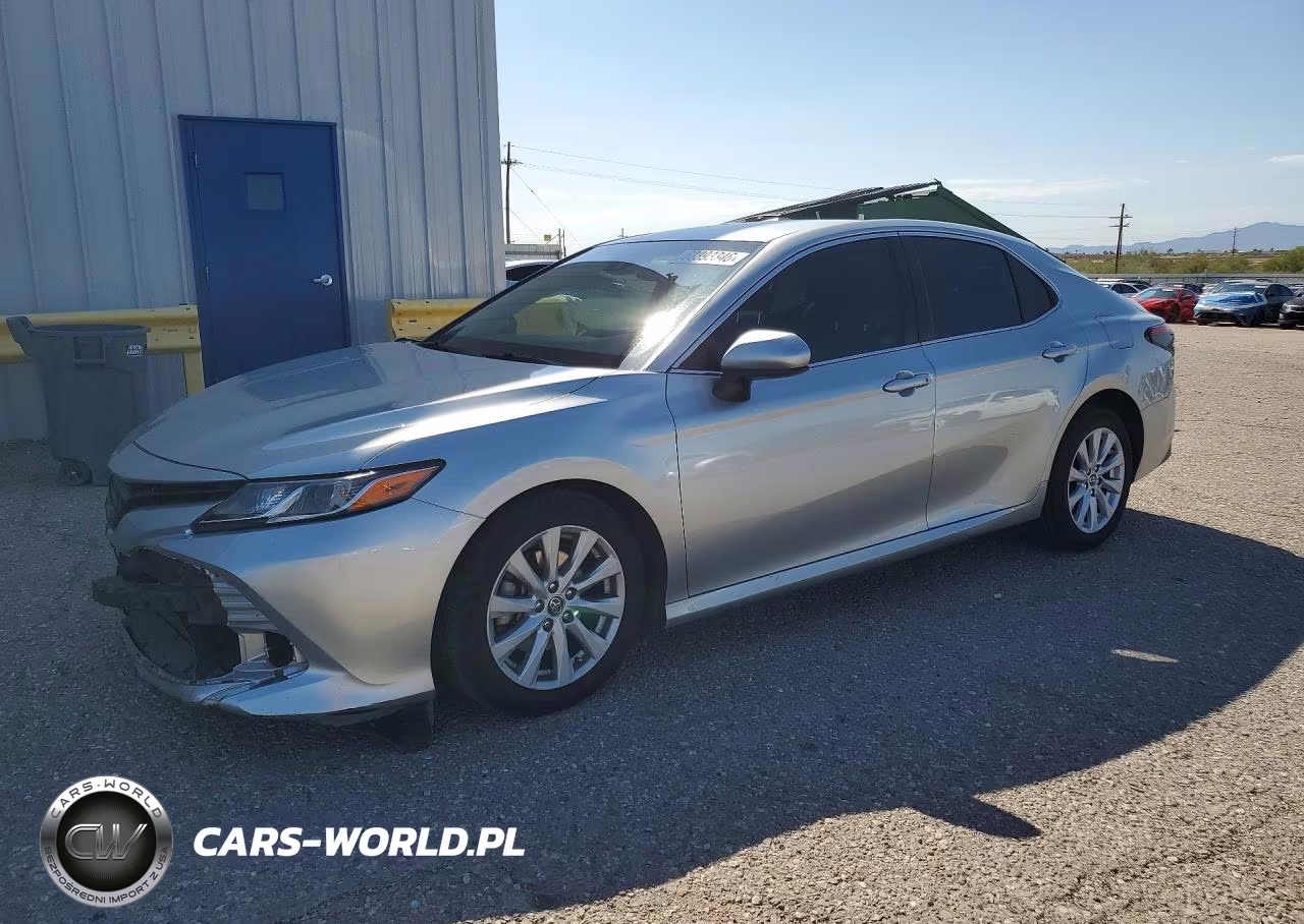 2018 Toyota Camry Le – zdjęcie 1 z 13