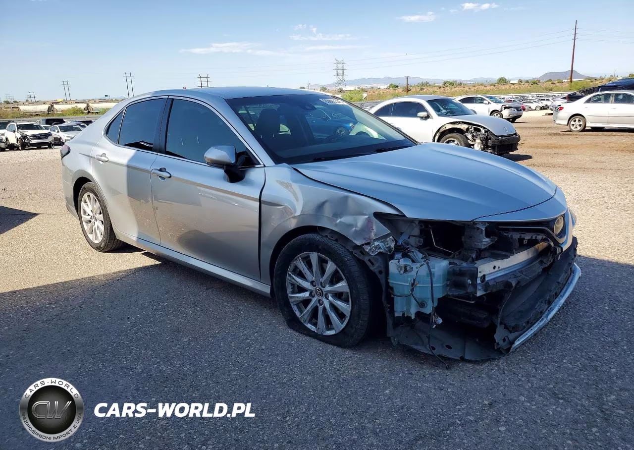 2018 Toyota Camry Le VIN:JTNB11HK4J3015792 - 4