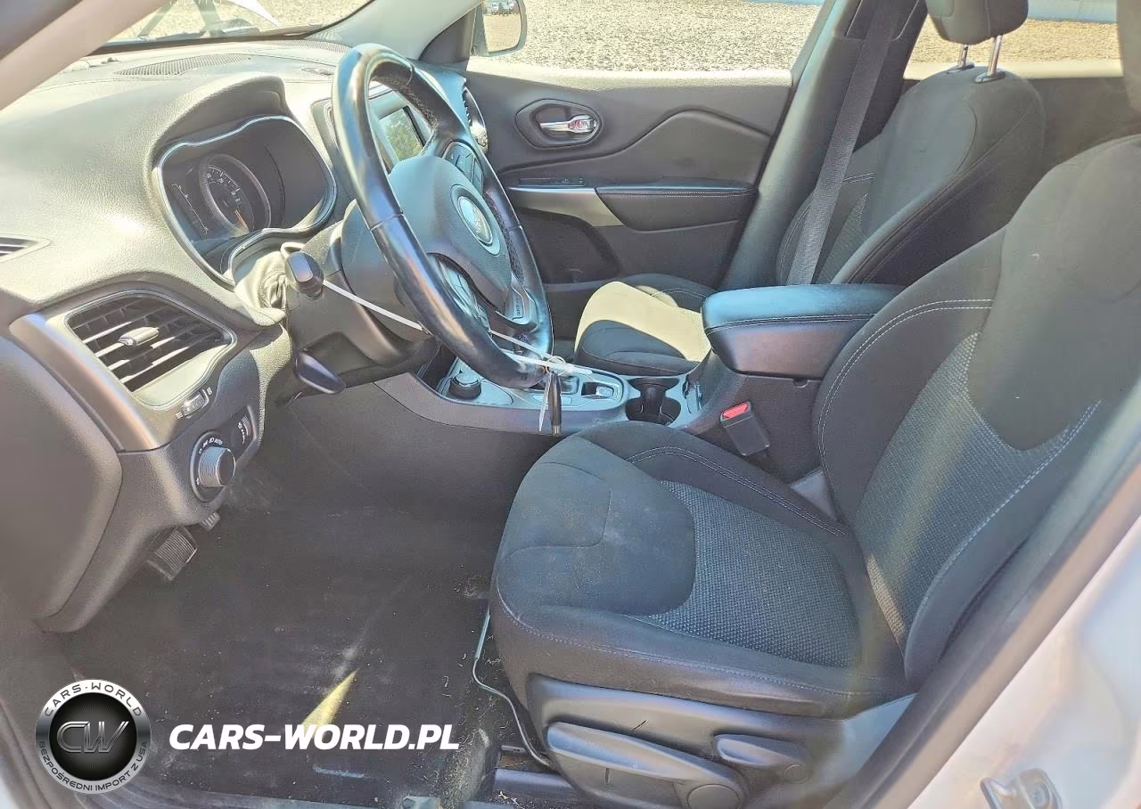 2020 Jeep Cherokee Latitude VIN:1C4PJMCB8LD564427 - 7